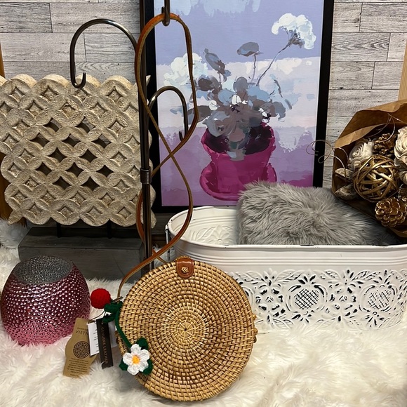 NWT Handcrafted In Vietnam Woven Rattan Genuine Leather Circle Pattern Bag NWT - Picture 1 of 7
